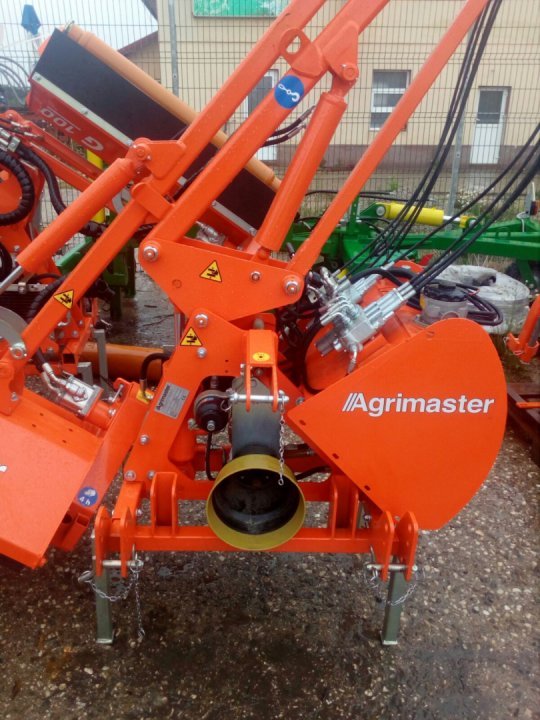 Tocator de crengi cu brat hidraulic Green Shark – Agrimaster