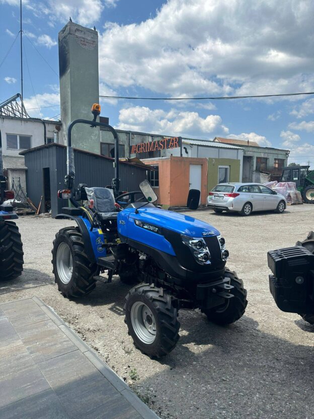 Tractor SOLIS 26 +