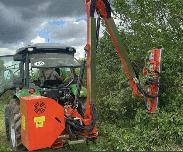 Utilaj cu brat articulat de 6 m si cap taietor 5 discuri SH model AM 62-130